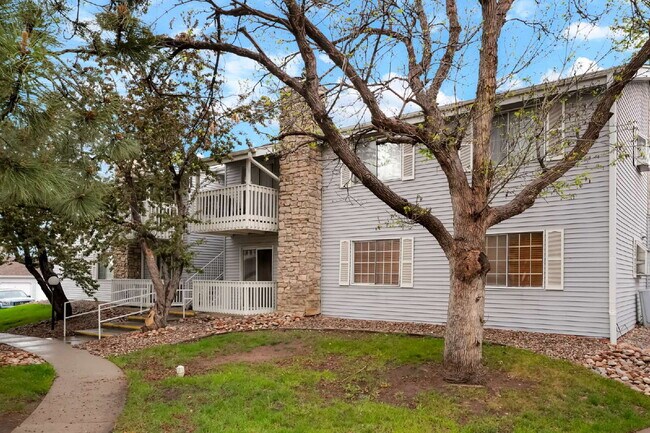 Building Photo - Aurora - 2 Bedroom 2 Bath Condo - Garage, Washer/Dryer - Community Pool