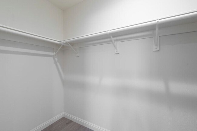 Building Photo - **Remodeled** spacious 5 bedroom home!!!