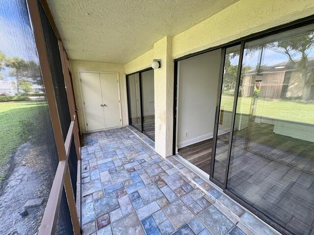 Building Photo - 3939 NE 5th Ave