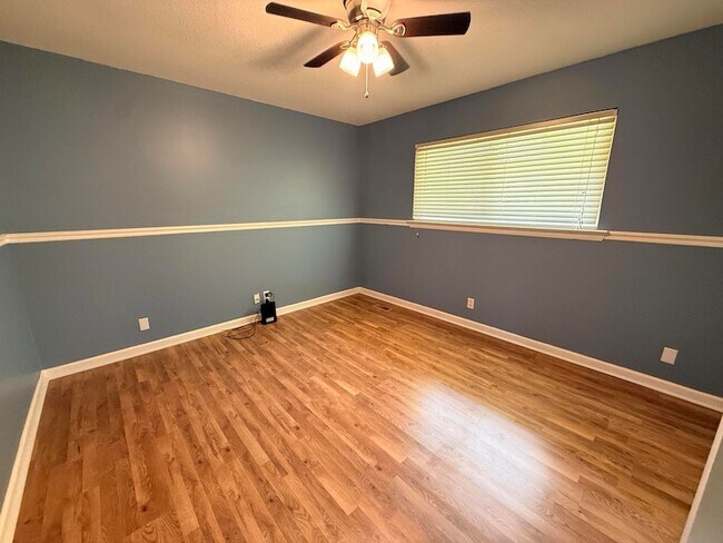 Building Photo - 1012 Elaine Trail