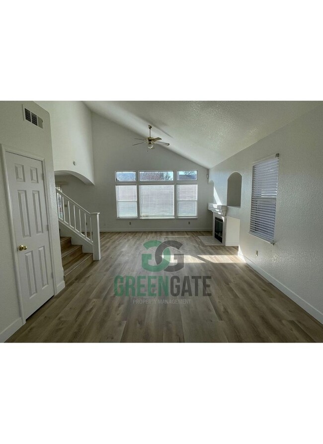 Building Photo - Beautiful 4 Bedroom 2.5 Bath in Ceres AVAI...