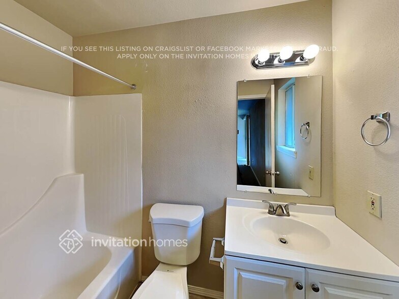 Building Photo - 6811 62nd Dr NE