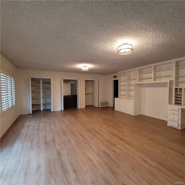 Building Photo - 303 S Kenneth Rd