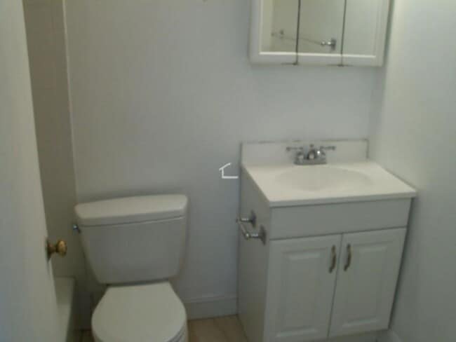 Building Photo - 3 bed in Bay Village