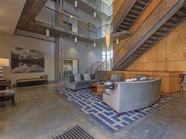 Building Photo - 245 N Highland Ave NE