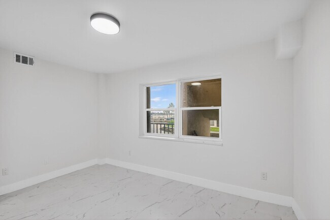 Building Photo - 896 N Federal Hwy