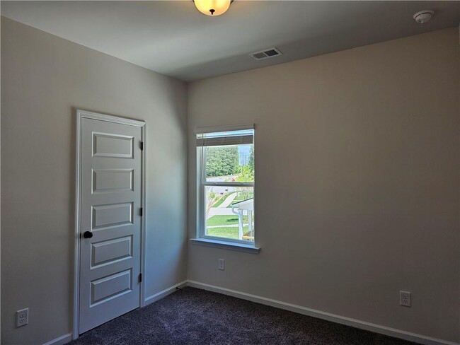 Building Photo - 1666 Eagle Dr