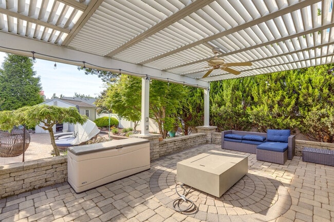 Building Photo - 31 Diane Dr