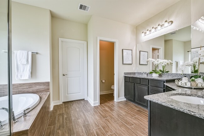 Building Photo - 12617 White Cove Dr