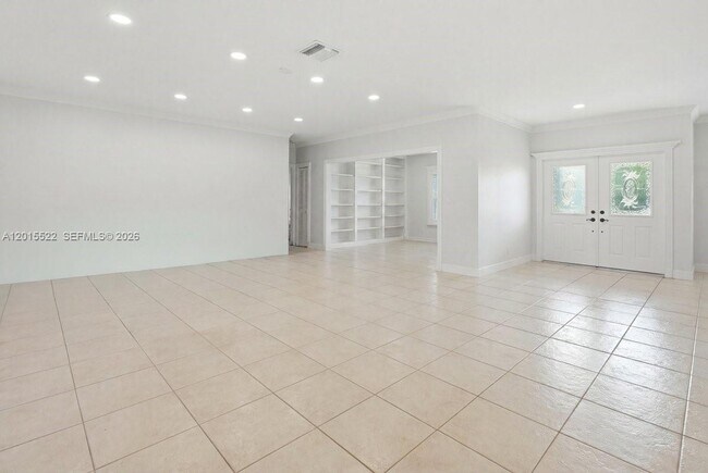 Building Photo - 16530 Lake Tree Dr