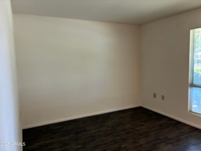 Building Photo - 10120 W Kingswood Cir