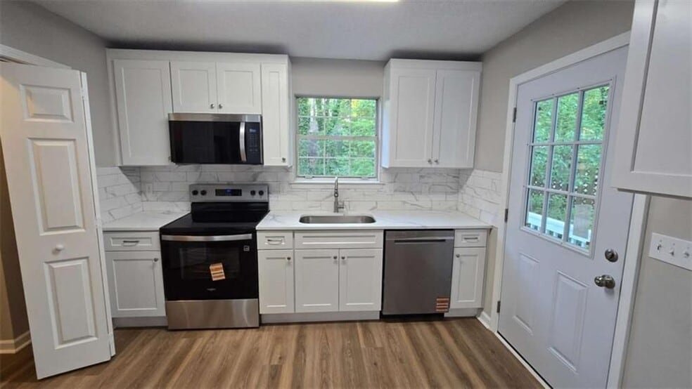 Building Photo - 3025 Mangum Dr