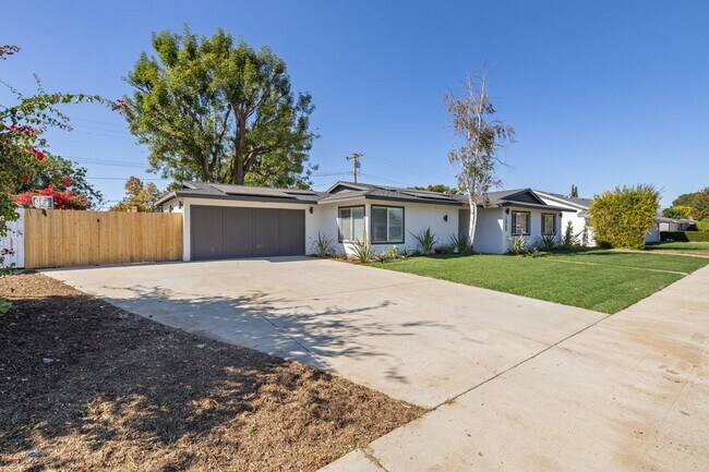 Building Photo - Donner