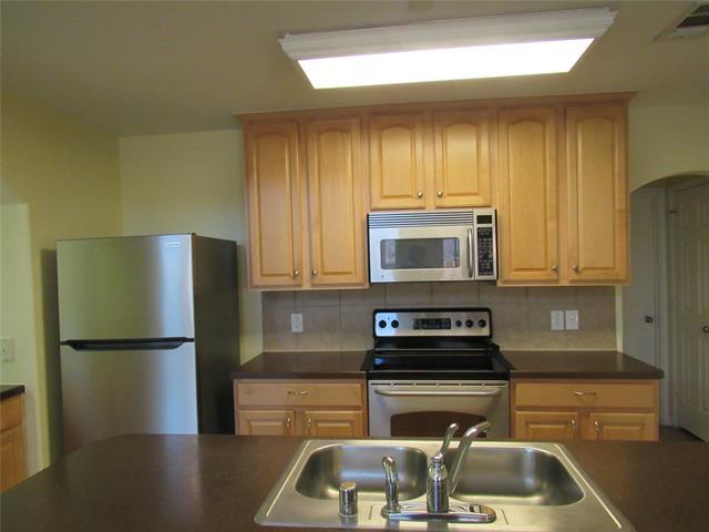 Building Photo - 9913 Fleetwood Dr