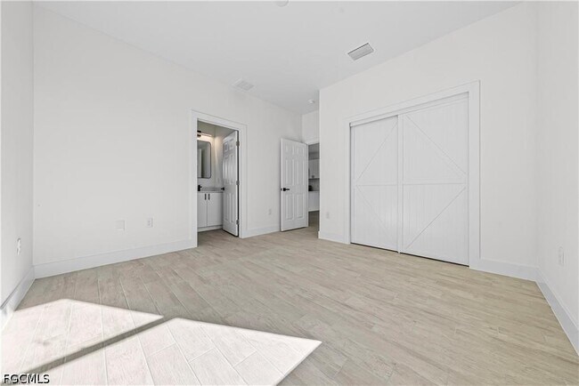 Building Photo - 2220 Kenneth Ave S
