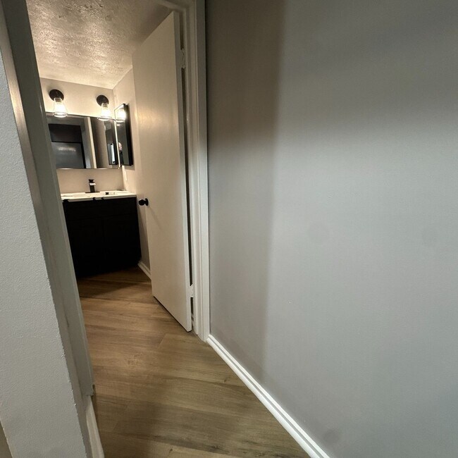 Building Photo - Luxurious 2-Bedroom Apartments with Modern...