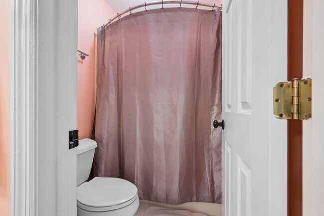 Building Photo - Everything included in rent price!! All ut...