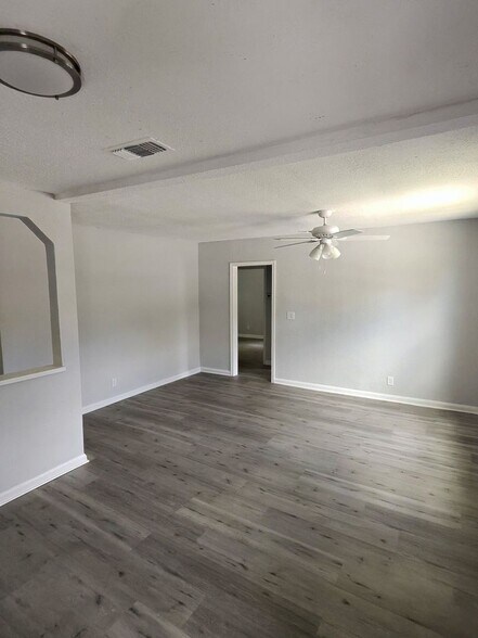 Building Photo - 1080 W 13th St