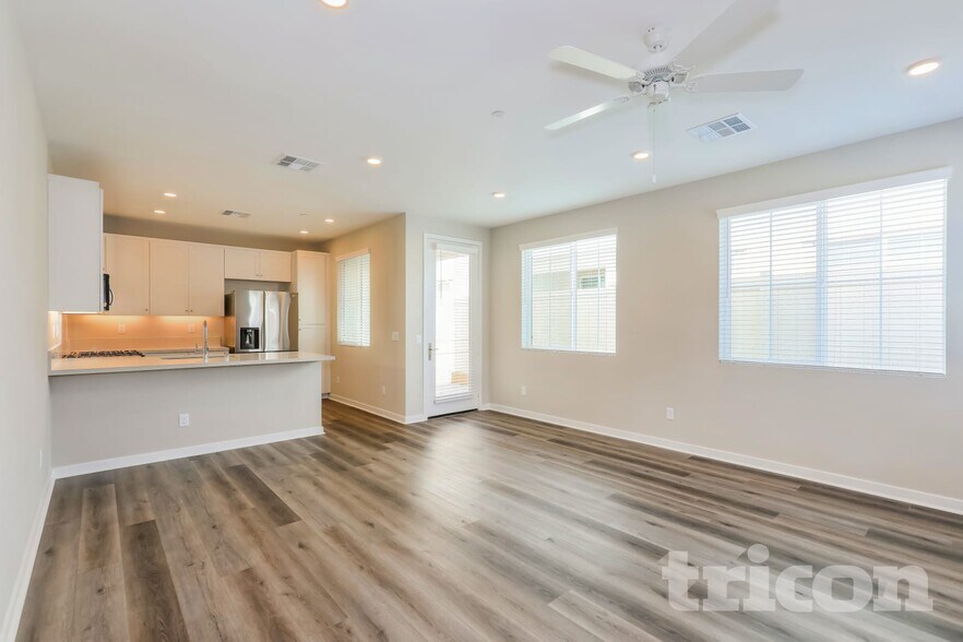 Building Photo - 31695 Hans Dr