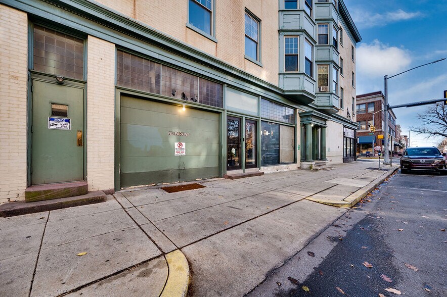 Building Photo - 500 Walnut St