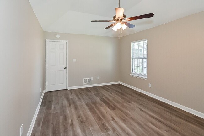 Building Photo - 4244 Shadow Oaks Dr