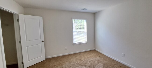 Building Photo - 1527 Sergeant Ln
