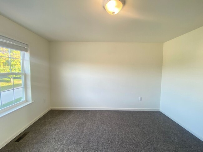 Building Photo - Beautiful 3 Bedroom, 2.5 Bath Townhome in Dallastown Schools!