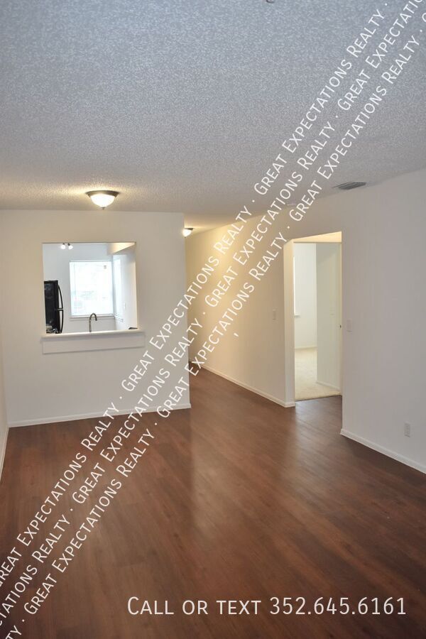 Building Photo - 2 Bed 1 Bath Apartment at Timberland Apart...