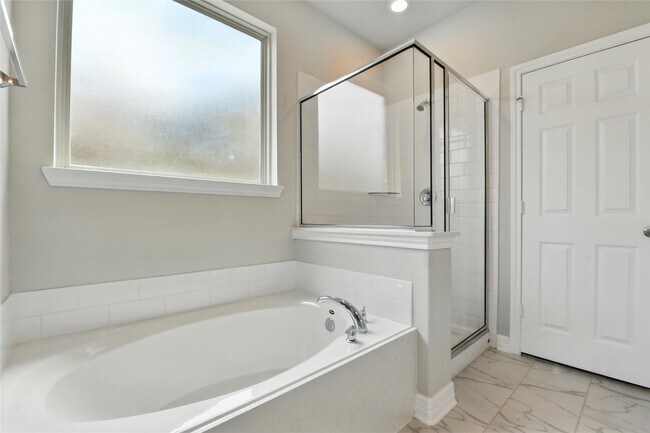 Building Photo - 13207 Rowan Grn Dr
