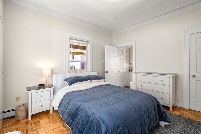 Building Photo - 18 Loring St