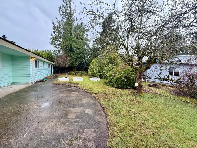 Building Photo - Lakeridge Home