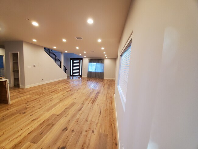 Building Photo - 17348 Emelita St