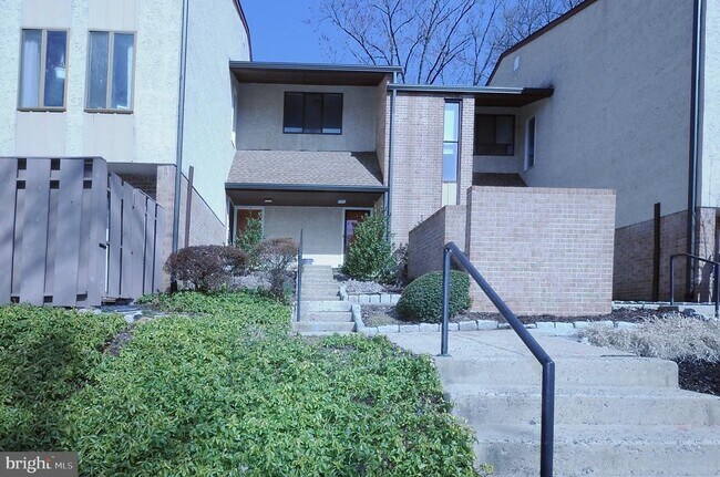 Building Photo - 6 Aspen Way