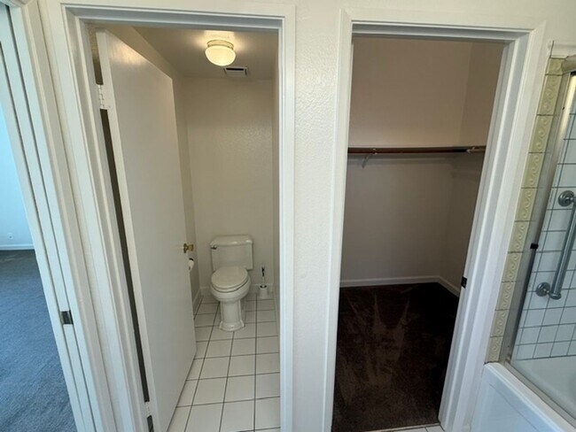 Building Photo - 512 Toyon Pl