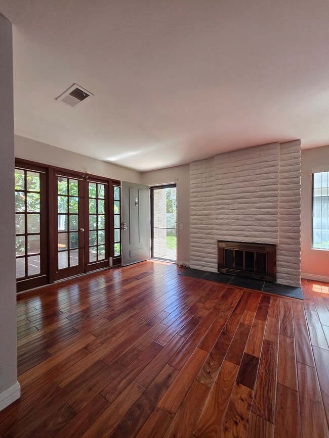 Building Photo - La Jolla Two Story Condo UTC