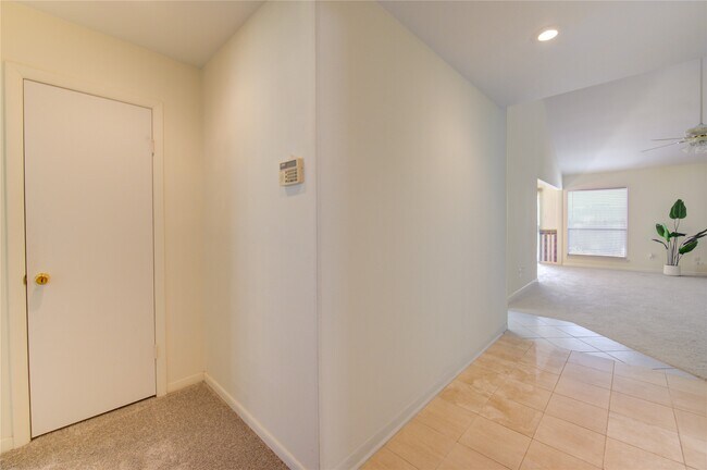 Building Photo - 1927 Ash Meadow Dr