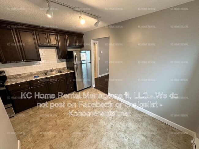 Building Photo - 901 N 16 St