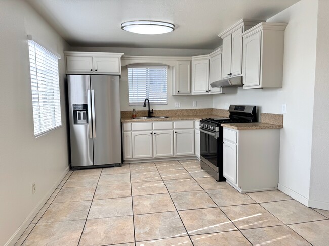 Freshly painted Kitchen, new appliances - 3081 Inez St