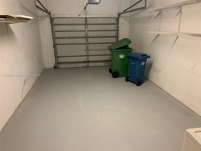 Building Photo - 1350 Sorrento Dr