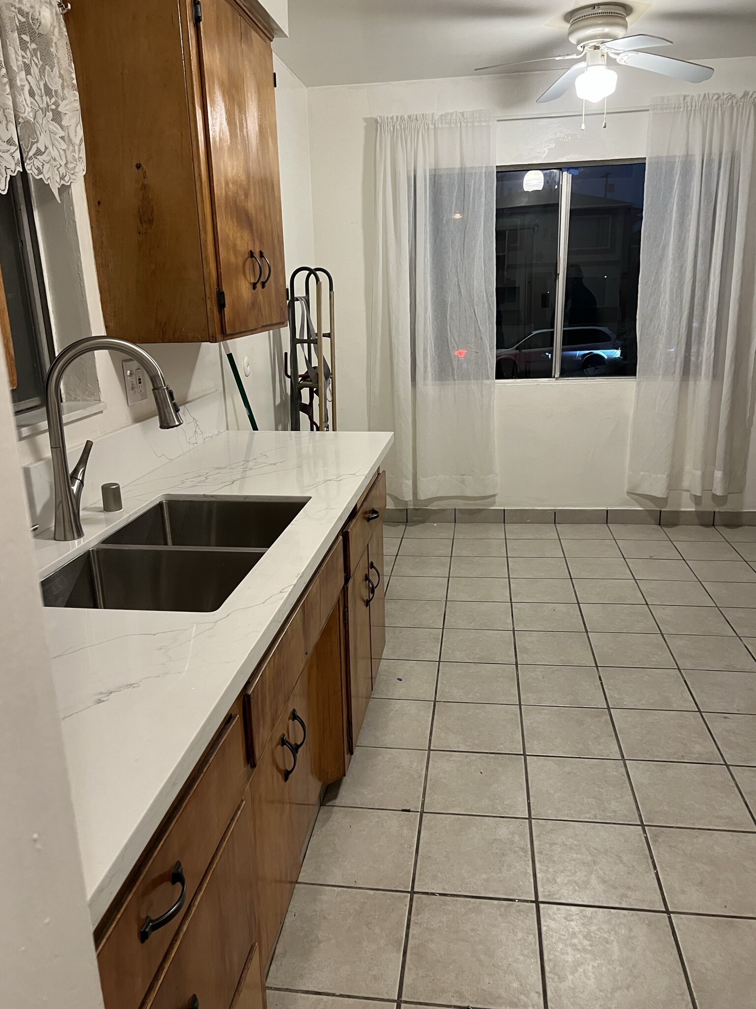 Building Photo - 1022 W 25th St