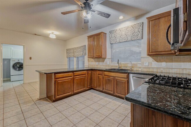 Building Photo - 1723 Park Ridge Dr