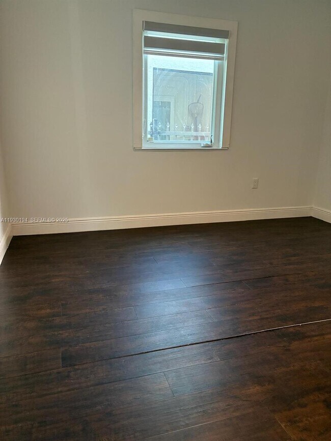 Building Photo - 1757 SW 24th Ter