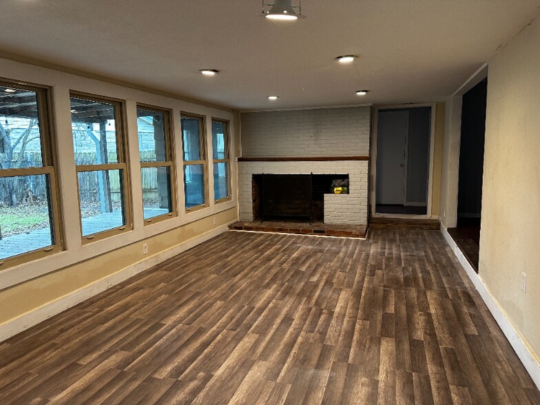 Building Photo - 1401 Springdale St