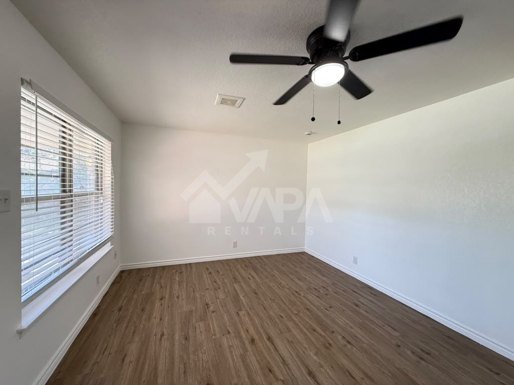 Building Photo - 4907 Stoneleigh Dr