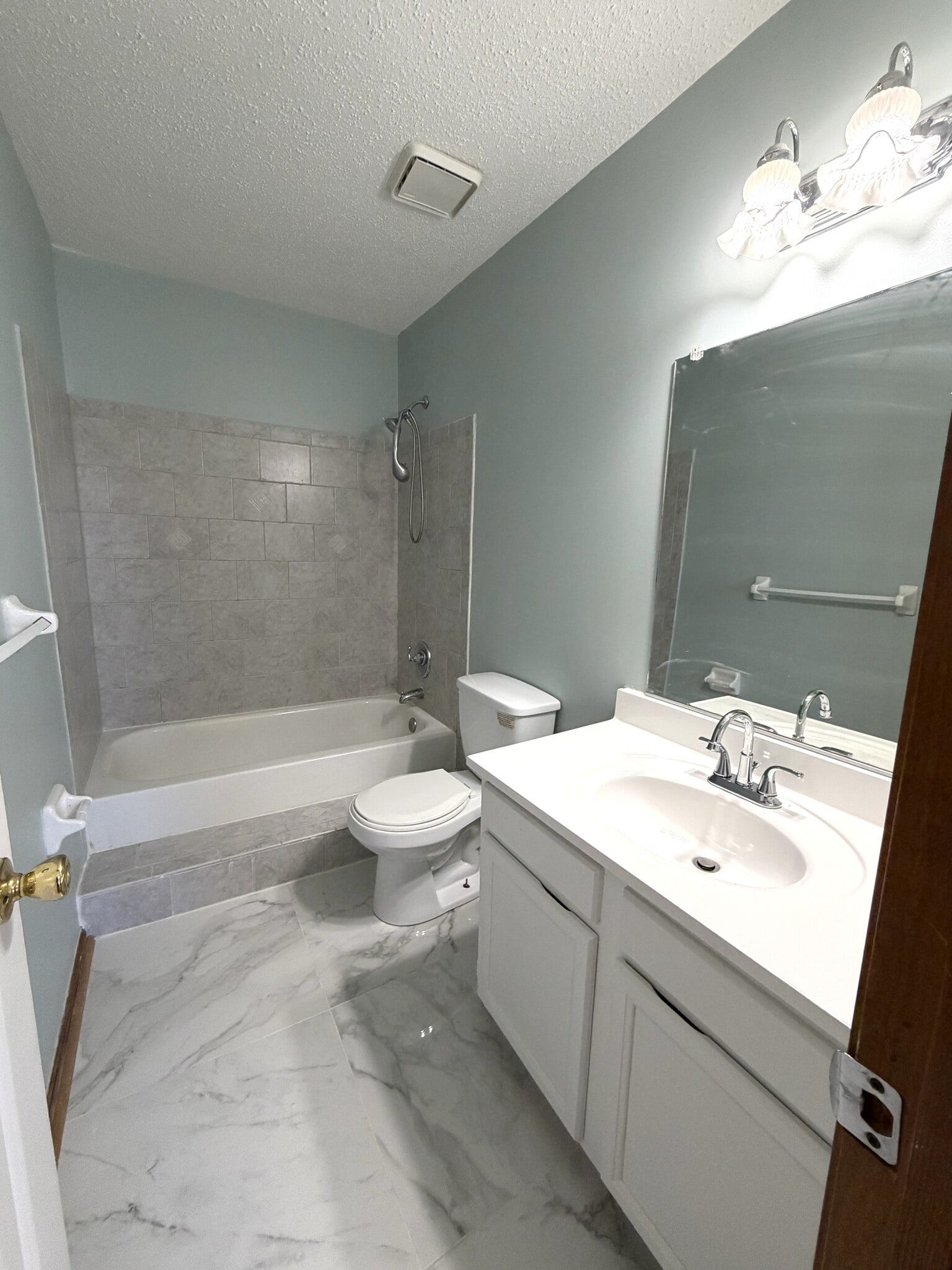 Building Photo - 1409 Sampson Ln