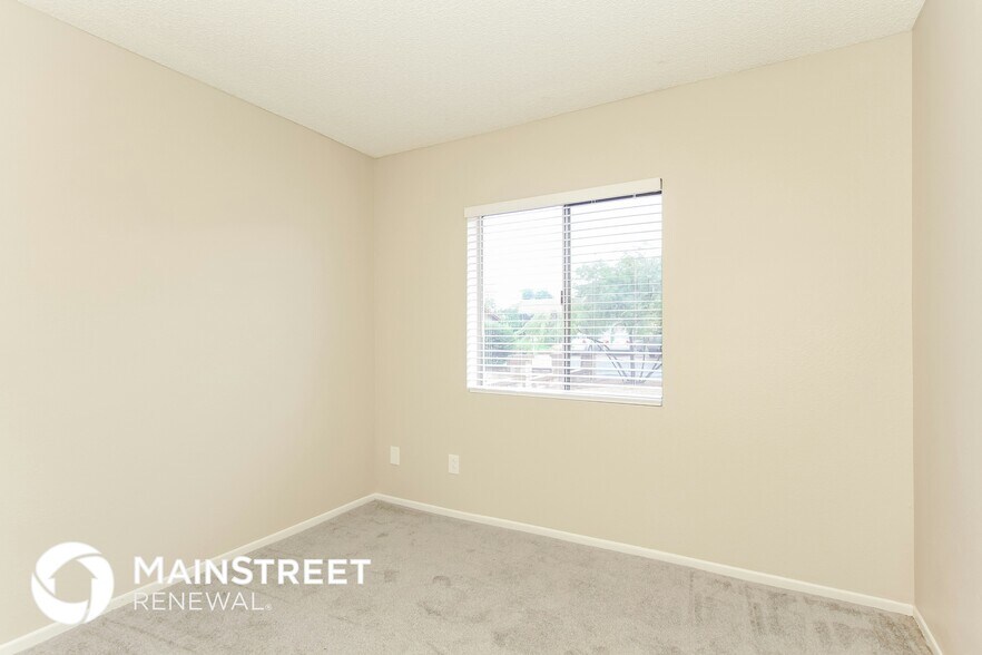 Building Photo - 2414 W Redfield Rd