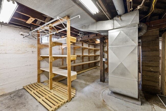 Building Photo - Charming 3 Bedroom, 2 Bath Home with Abundant Space & Natural Light