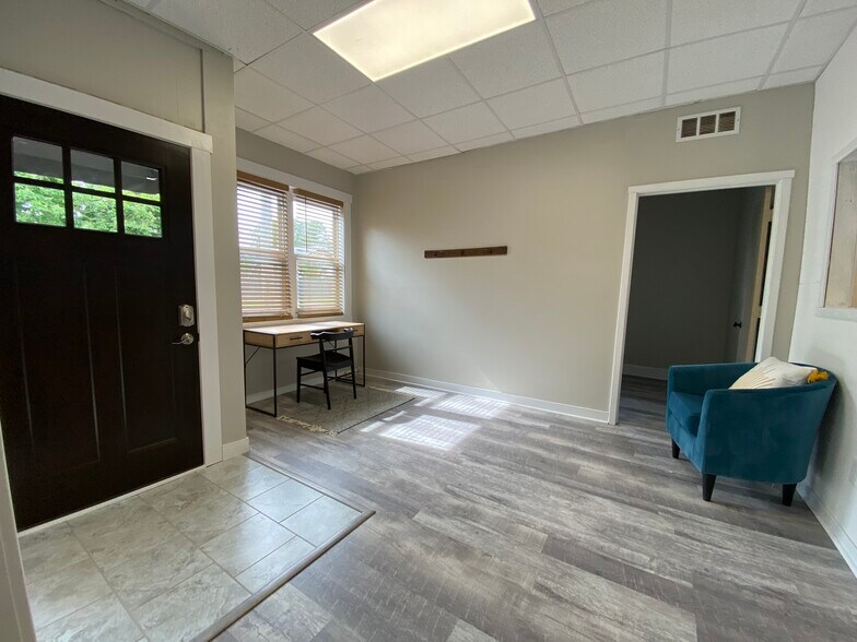 Building Photo - 312 S 13th St