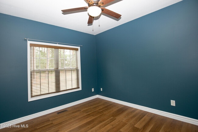 Building Photo - 110 Willow Creek Ln