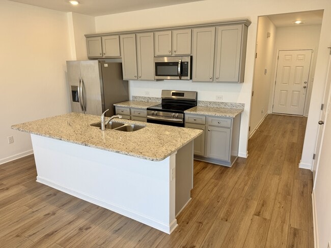 Building Photo - 261 Kenoot Dr